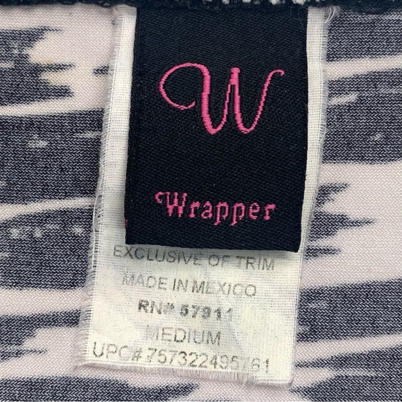 Y2K black/white top by Wrapper W Med. 3/4 SL ties in the back faux buckle 90’s - Picture 3 of 9